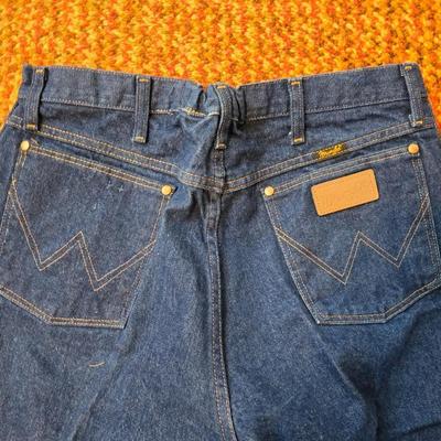 Two pairs of like new without tags Men's Wrangler Jeans size 36 x 29