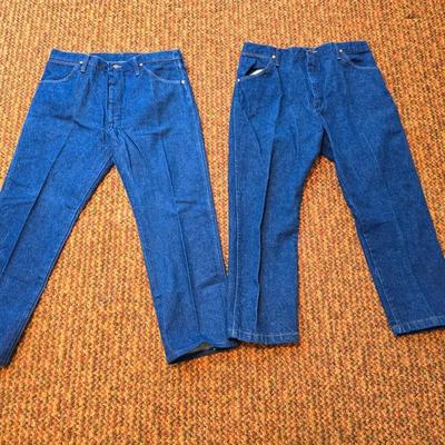 Two pairs of like new without tags Men's Wrangler Jeans size 36 x 29