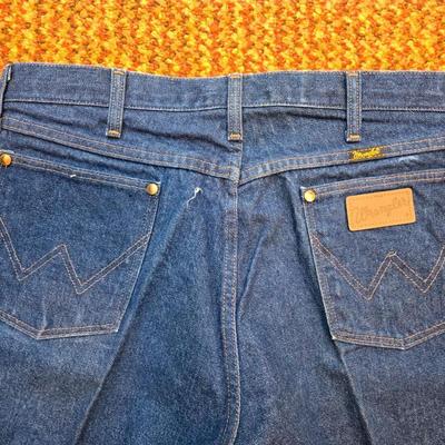 Two pairs of like new without tags Men's Wrangler Jeans size 36 x 30