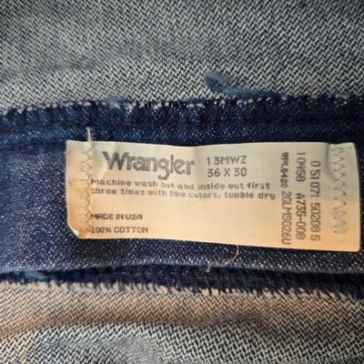 Two pairs of like new without tags Men's Wrangler Jeans size 36 x 30