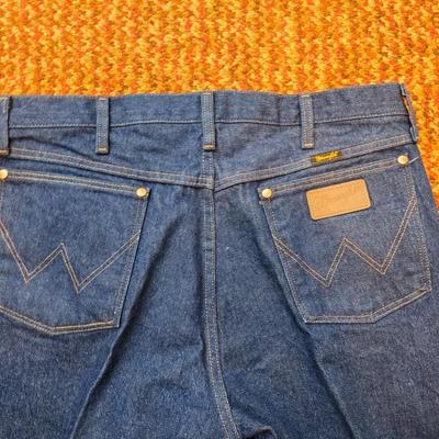 Two pairs of like new without tags Men's Wrangler Jeans size 36 x 30