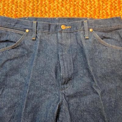 Two pairs of like new without tags Men's Wrangler Jeans size 36 x 30