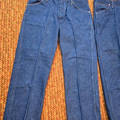 Two pairs of like new without tags Men's Wrangler Jeans size 36 x 30