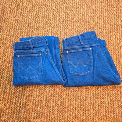 Two pairs of like new without tags Men's Wrangler Jeans size 36 x 30