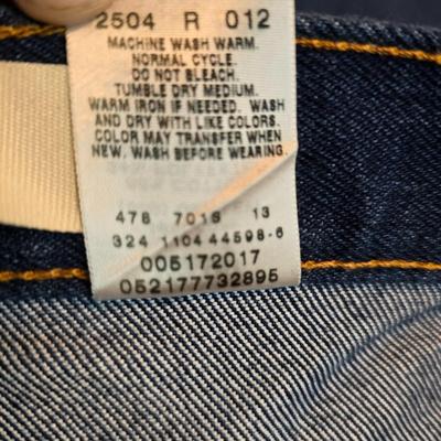 Two pairs of like new without tags Levis Jeans size 36 x 30 Red leather tag Levi's 517 bootcut jeans & Brown leather tag classic...