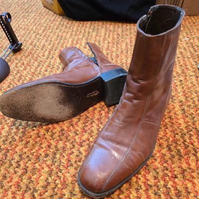 5 Pairs of Men's Size 9 & 9.5 dress shoes with shoe stretchers Florsheim - Sas -