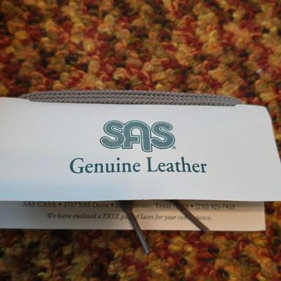 5 Pairs of Men's Size 9 & 9.5 dress shoes with shoe stretchers Florsheim - Sas -