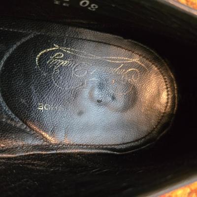 5 Pairs of Men's Size 9 & 9.5 dress shoes with shoe stretchers Florsheim - Sas -