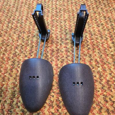 5 Pairs of Men's Size 9 & 9.5 dress shoes with shoe stretchers Florsheim - Sas -