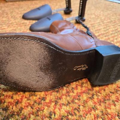 5 Pairs of Men's Size 9 & 9.5 dress shoes with shoe stretchers Florsheim - Sas -