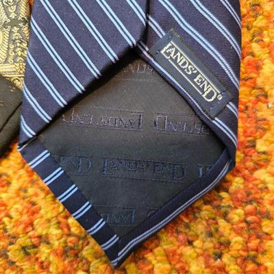 Collection of Men's neckties - Daybrooke - Danielli - Gant - Otis Bros and more with a hanger