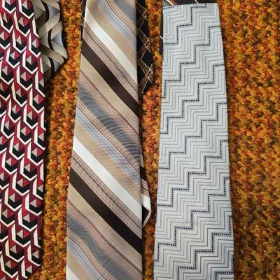 Collection of Men's neckties - Daybrooke - Danielli - Gant - Otis Bros and more with a hanger