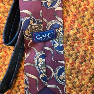 Collection of Men's neckties - Daybrooke - Danielli - Gant - Otis Bros and more with a hanger