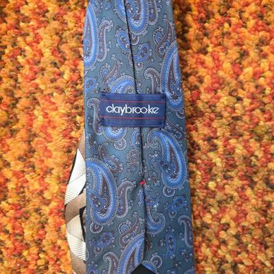 Collection of Men's neckties - Daybrooke - Danielli - Gant - Otis Bros and more with a hanger