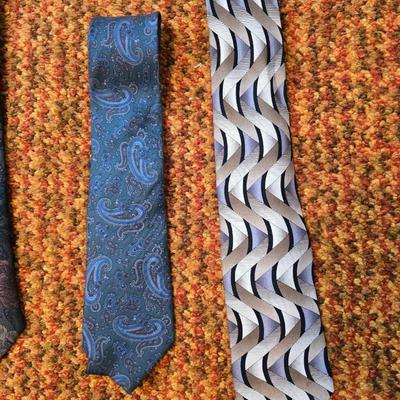 Collection of Men's neckties - Daybrooke - Danielli - Gant - Otis Bros and more with a hanger