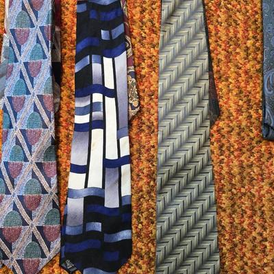 Collection of Men's neckties - Daybrooke - Danielli - Gant - Otis Bros and more with a hanger