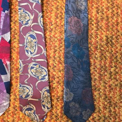 Collection of Men's neckties - Daybrooke - Danielli - Gant - Otis Bros and more with a hanger