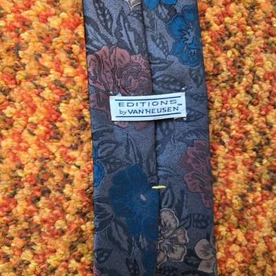 Collection of Men's neckties - Daybrooke - Danielli - Gant - Otis Bros and more with a hanger