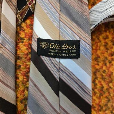 Collection of Men's neckties - Daybrooke - Danielli - Gant - Otis Bros and more with a hanger