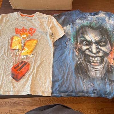 Sale Photo Thumbnail #114: Fun duo of men’s XL graphic tees:

Circo “High 5!” Toaster & Toast Design — Light gray cotton tee featuring humorous breakfast-themed art.

Injustice “The Joker” Graphic Tee — Bold blue tie-dye–style shirt with detailed portrait artwork of