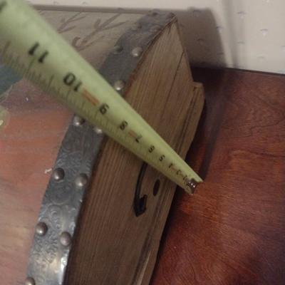 Wood Camel Back Storage Chest with Painted Lid