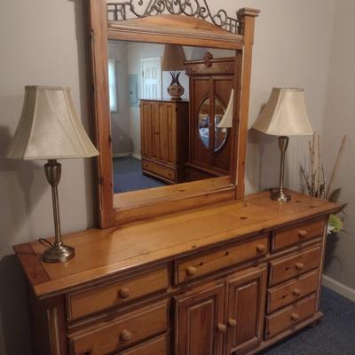 Pine Wood Stretch Dresser with Mirror (Lamps Excluded)