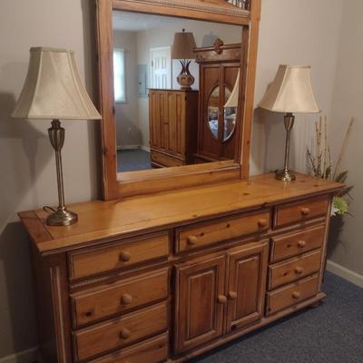 Pine Wood Stretch Dresser with Mirror (Lamps Excluded)