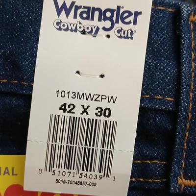 Brand new with tags pair of Wrangler Cowboy Cut 13MWZ Original Fit Jeans