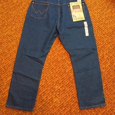 Brand new with tags pair of Wrangler Cowboy Cut 13MWZ Original Fit Jeans