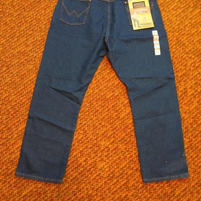 Brand new with tags pair of Wrangler Cowboy Cut 13MWZ Original Fit Jeans