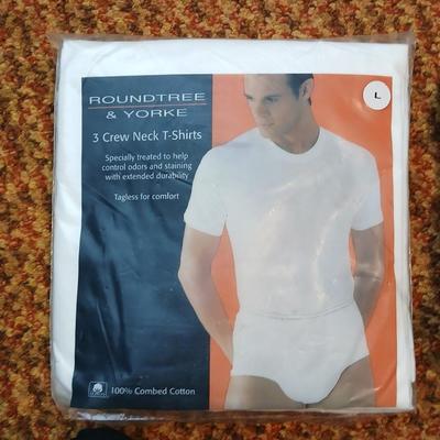New Roundtree & Yorke crew neck t-shirts Size Large with Colored socks