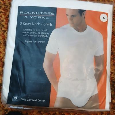 New Roundtree & Yorke crew neck t-shirts Size Large with Colored socks
