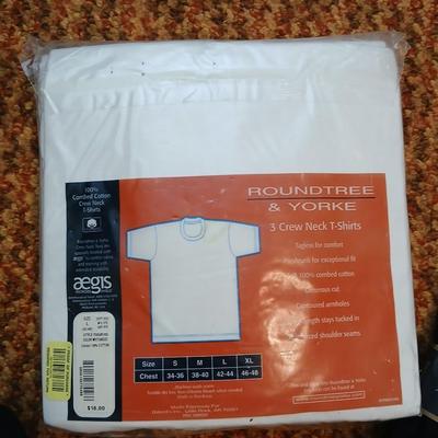 New Roundtree & Yorke crew neck t-shirts Size Large with Colored socks