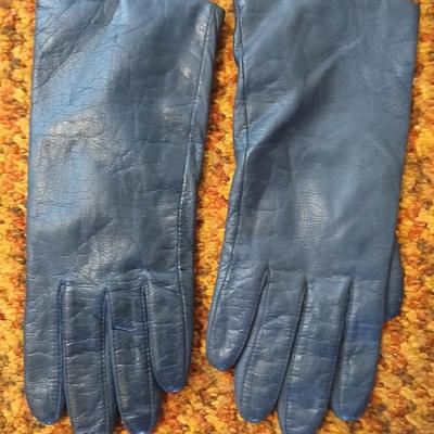 Ladie's mostly leather driving gloves