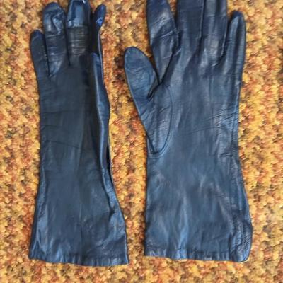 Ladie's mostly leather driving gloves