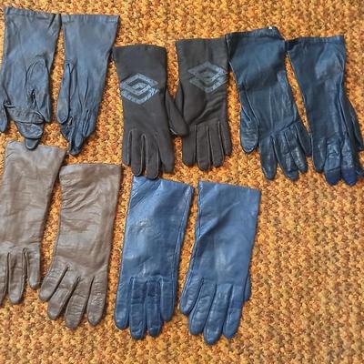 Ladie's mostly leather driving gloves