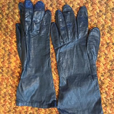 Ladie's mostly leather driving gloves
