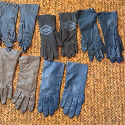 Ladie's mostly leather driving gloves