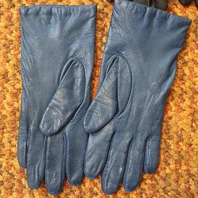Ladie's mostly leather driving gloves