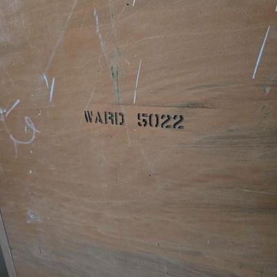 Mid-century era, Ward furniture company 5 drawer chest of drawers