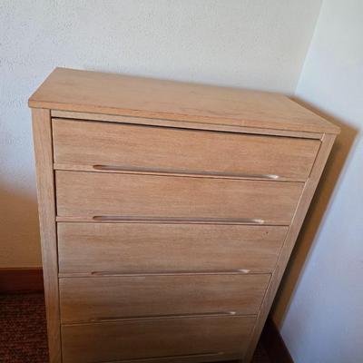 Mid-century era, Ward furniture company 5 drawer chest of drawers