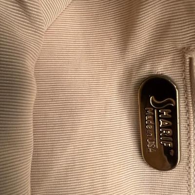 Sale Photo Thumbnail #134: Beautiful vintage Sharif USA designer handbag set, made in the United States. Includes:

1 Large Sharif Leather Shoulder Bag

Cream/ivory genuine leather

Signed interior metal tag

Oversized, slouchy style

Clean interior

Light wear consistent with age
