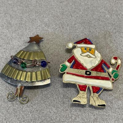 2 vintage Christmas pins