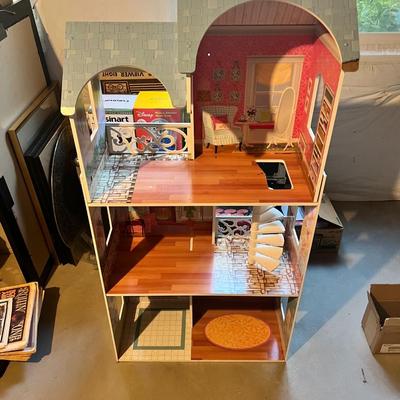 Sale Photo Thumbnail #155: Large KidKraft wooden dollhouse, model 114803 / 65891, manufactured in 2015. This is a sturdy, multi-level dollhouse featuring:

Three full stories

Spiral staircase

Balcony with decorative railing

Multiple furnished printed room designs

Light blue shi
