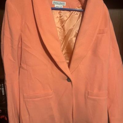 Sale Photo Thumbnail #199: Elegant vintage-style women’s blazer by Stephanie Andrews, size 10, made in El Salvador. Features a soft peach color, single-button closure, satin lining, and classic tailored silhouette. A great wardrobe addition for spring fashion, office wear, or ret