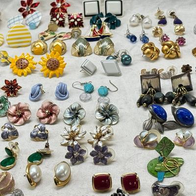 Sale Photo Thumbnail #275: Fashion jewelry, 87 pairs , stones, enamel, crystal huge variety, most with backs.