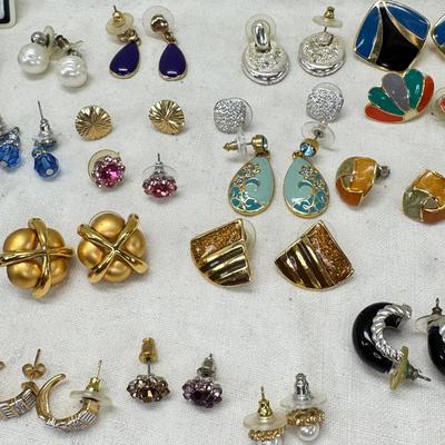 Sale Photo Thumbnail #279: Fashion jewelry, 87 pairs , stones, enamel, crystal huge variety, most with backs.