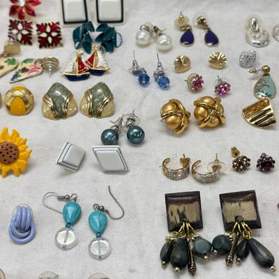 Sale Photo Thumbnail #269: Fashion jewelry, 87 pairs , stones, enamel, crystal huge variety, most with backs.