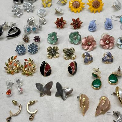 Sale Photo Thumbnail #268: Fashion jewelry, 87 pairs , stones, enamel, crystal huge variety, most with backs.