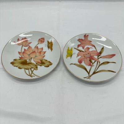 Pair of Asian hanging plates-local pickup and shipping available